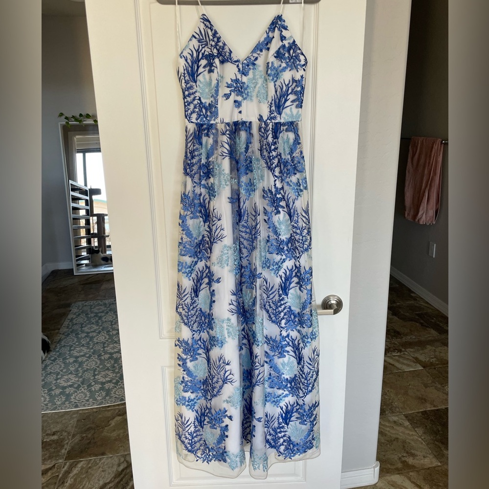 Nicole Miller White Dress with Blue Flowers Size 2